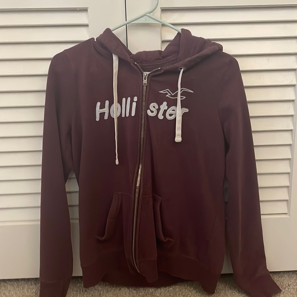 Large, maroon hollister, sip up
